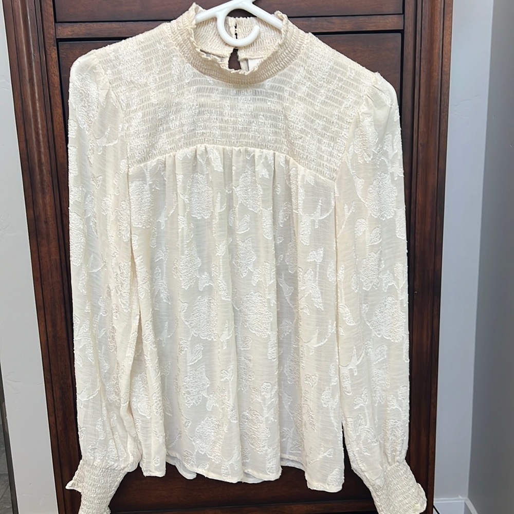 Knox Rose cream long sleeve blouse size small